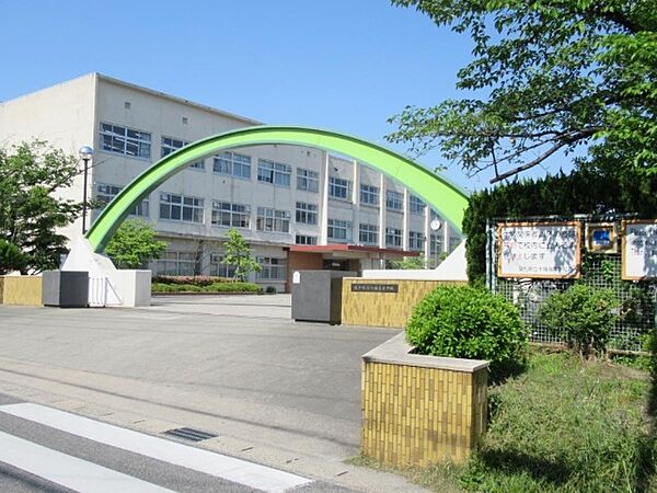 画像28:高校「愛知県立千種高校まで333m」