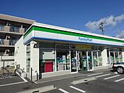 コンビニ「ファミリーマート名東本通三丁目店まで156m」