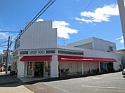 コンビニ「ローソンストア100名東香流店まで390m」