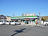 周辺：コンビニ「ファミリーマートまで740m」
