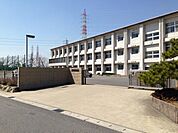 中学校「日進市立日進西中学校まで1290m」
