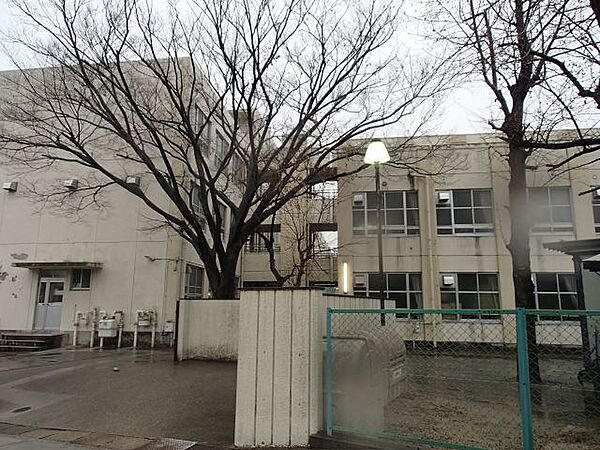 画像26:小学校「名古屋市立山根小学校まで1057m」