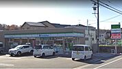 コンビニ「ファミリーマートまで440m」