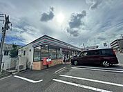 コンビニ「セブンイレブンまで240m」