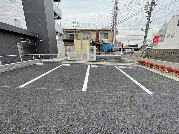 画像16:駐車場