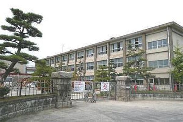 画像25:小学校「一宮市立神山小学校まで686m」