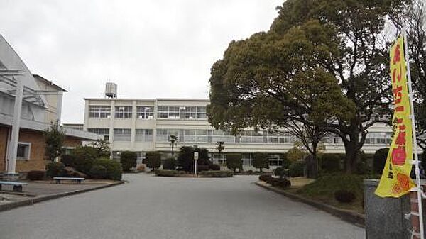 画像26:高校「県立木曽川高等学校まで760m」