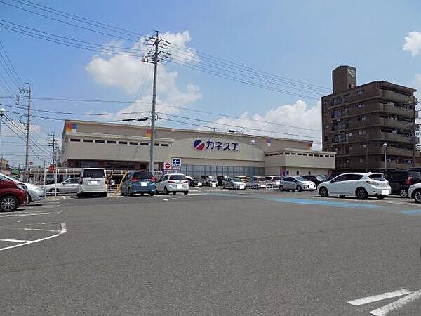 画像19:スーパー「カネスエまで1300m」