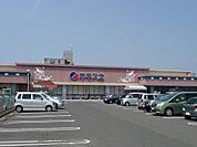 スーパー「カネスエまで600m」