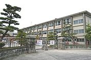 小学校「市立奥小学校まで180m」