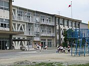 小学校「一宮市立神山小学校まで1009m」
