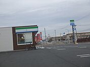 コンビニ「ファミリーマートまで680m」