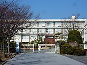中学校「市立木曽川中学校まで2100m」