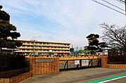 小学校「市立小信中島小学校まで450m」
