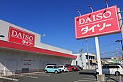 コンビニ「ＤＡＩＳＯまで990m」