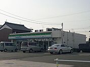 コンビニ「ファミリーマートまで490m」