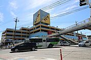 ショッピング施設「アピタ向山店まで2100m」