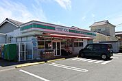 コンビニ「ストア100まで150m」