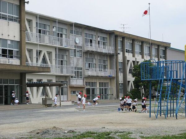 画像25:小学校「一宮市立神山小学校まで190m」