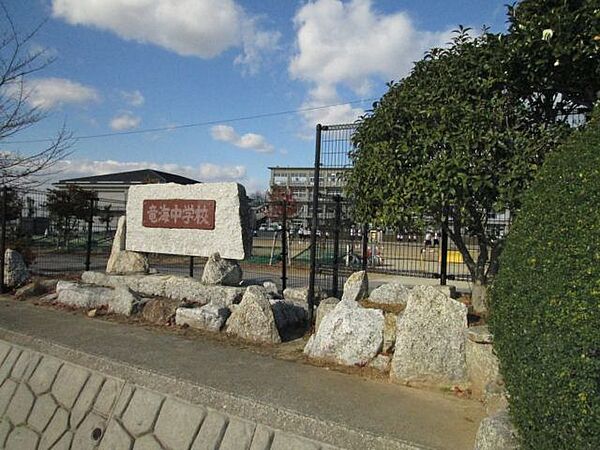 画像25:中学校「岡崎市立竜海中学校まで520m」