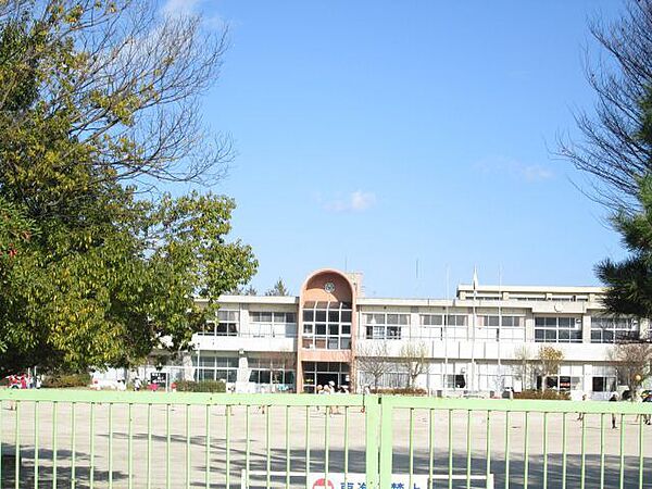 画像20:小学校「岡崎市立羽根小学校まで1065m」