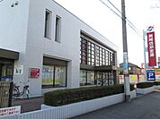 銀行「岡崎信用金庫まで520m」