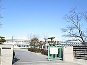 小学校「岡崎市立六名小学校まで1163m」