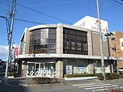 銀行「岡崎信用金庫まで720m」