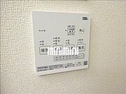 お風呂には浴室乾燥機があります。