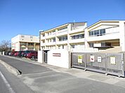中学校「豊橋市立吉田方中学校まで745m」