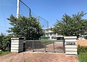 中学校「半田市立成岩中学校まで1282m」