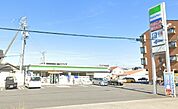 コンビニ「ファミリーマート阿久比植大店まで923m」