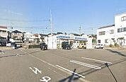 コンビニ「ローソン半田北二ツ坂町店まで839m」