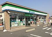 コンビニ「ファミリーマート武豊石川橋店まで537m」
