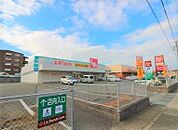 ドラッグストア 「スギ薬局清城店まで1018m」