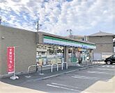 コンビニ「ファミリーマート半田やなべ高山店まで330m」
