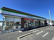 コンビニ「ファミリーマート春日井大留店まで800m」
