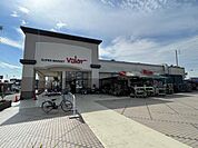 スーパー「バロー高蔵寺店まで1385m」