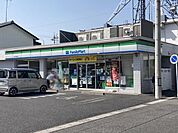 銀行「ファミリーマートまで400m」