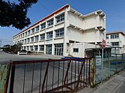 小学校「春日井市立小野小学校まで577m」