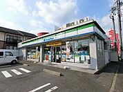 コンビニ「ファミリーマートまで310m」