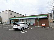 コンビニ「ファミリーマート春日井鳥居松三丁目店まで140m」
