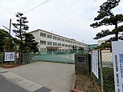 小学校「春日井市立味美小学校まで1097m」