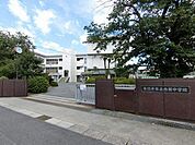 中学校「春日井市立西部中学校まで1764m」