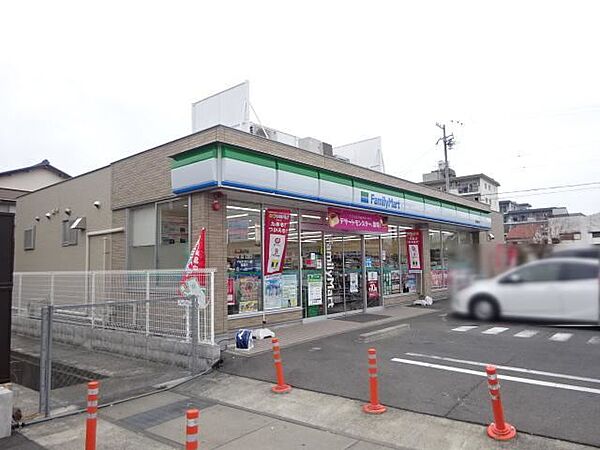 画像25:コンビニ「ファミリーマート津島橘町店まで190m」