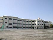 小学校「市立草平小学校まで456m」