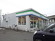 コンビニ「ファミリーマート　佐織諏訪店まで330m」
