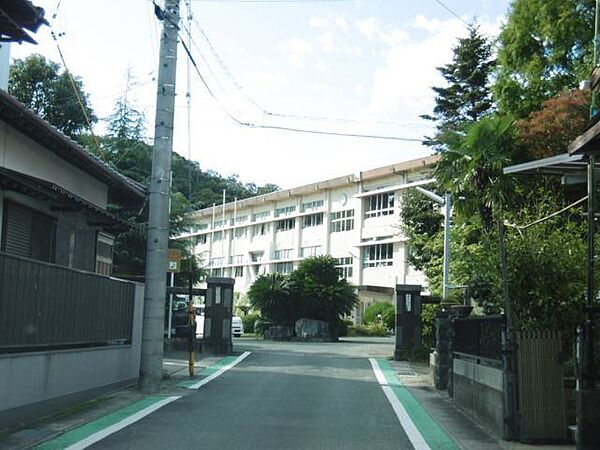 画像25:小学校「豊川市立国府小学校まで1460m」