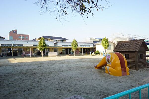 幼稚園、保育園「小坂井中保育園まで240m」
