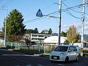 小学校「豊川市立三蔵子小学校まで614m」